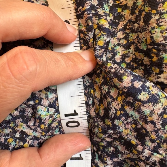 BCBGeneration Navy High Waist Silky Satiny Dainty Abstract Dots Shorts Small - Picture 7 of 9